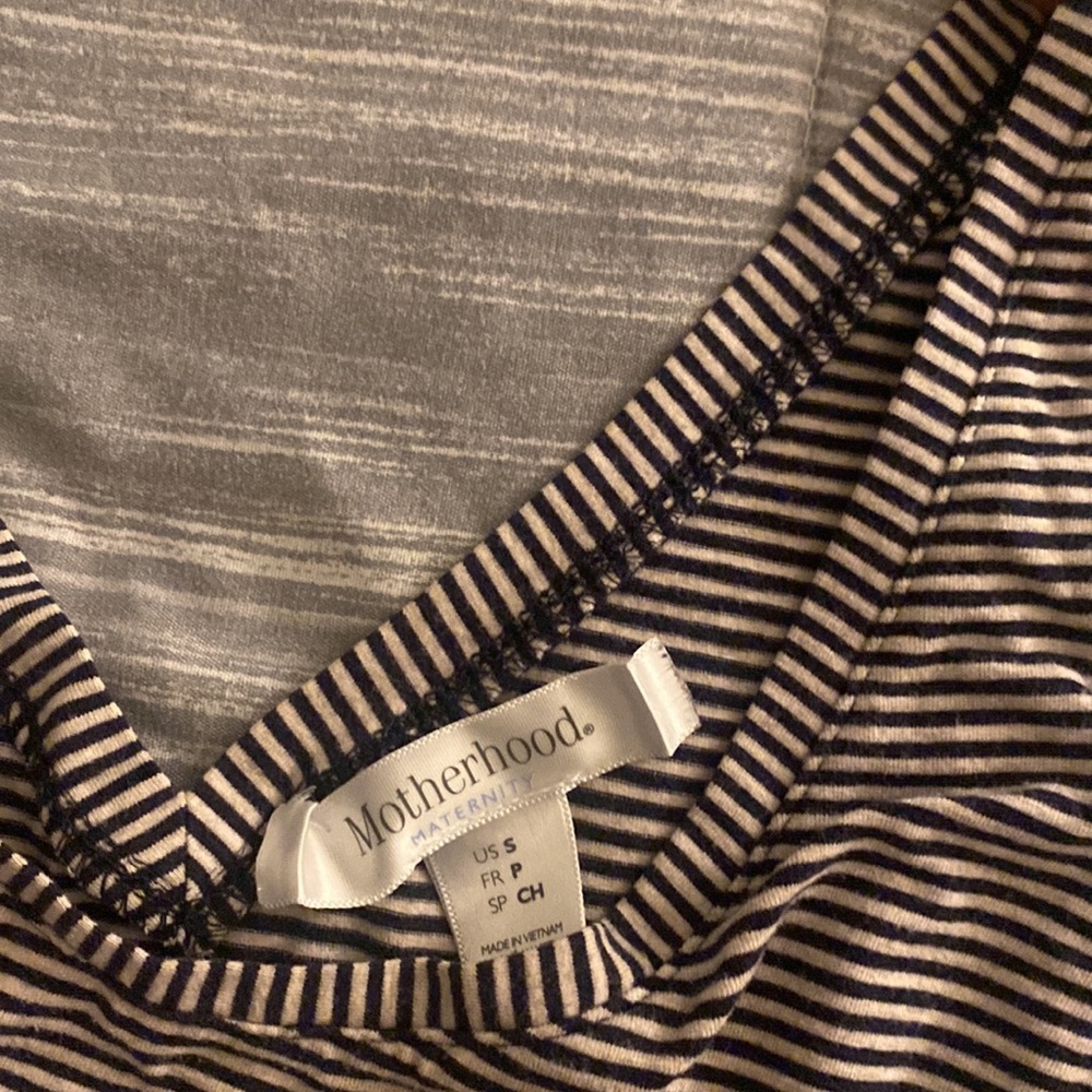 Maternity tops bundle - Picture 9 of 9